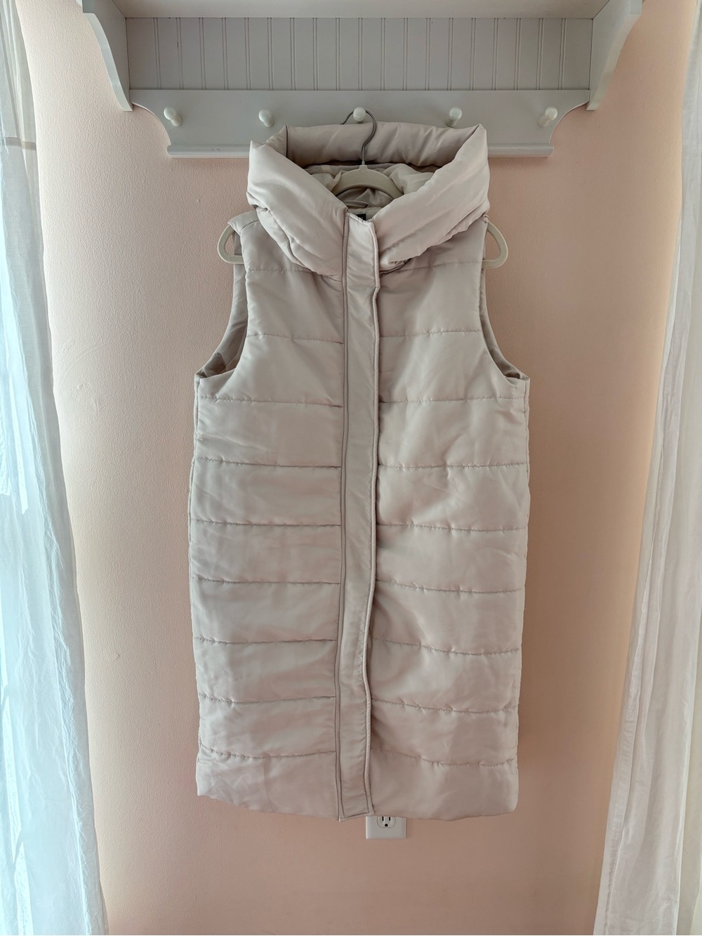PrettyLittleThing Cream Puffer Vest